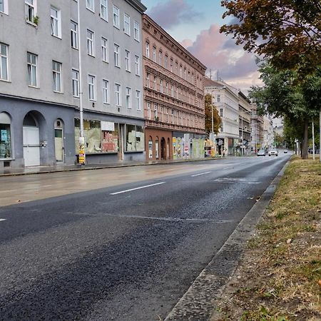 Cozy Apartment, 2 Private Terraces, 8 Min To City Center Виена Екстериор снимка