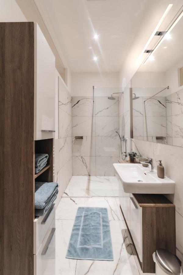 Cozy Apartment, 2 Private Terraces, 8 Min To City Center Виена Екстериор снимка